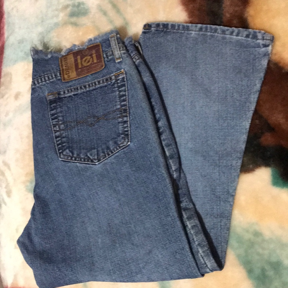 Absolutely adorable LEI DENIM CAPRI'S, size 11